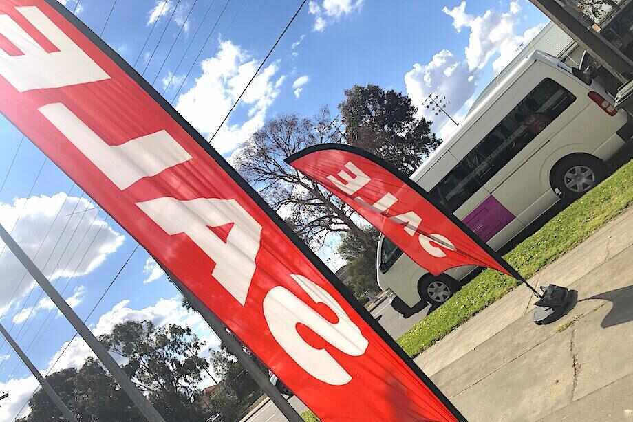 Melbourne Bargains and Bubbles Shopping Tour