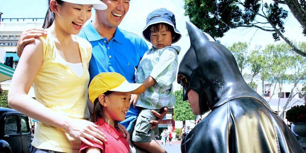 Movie World Theme Park Tour from Brisbane