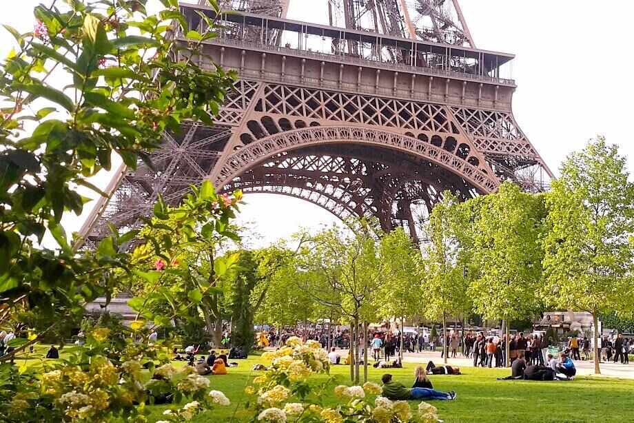 Paris self-guided walking tour from the Eiffel Tower to Les Invalides